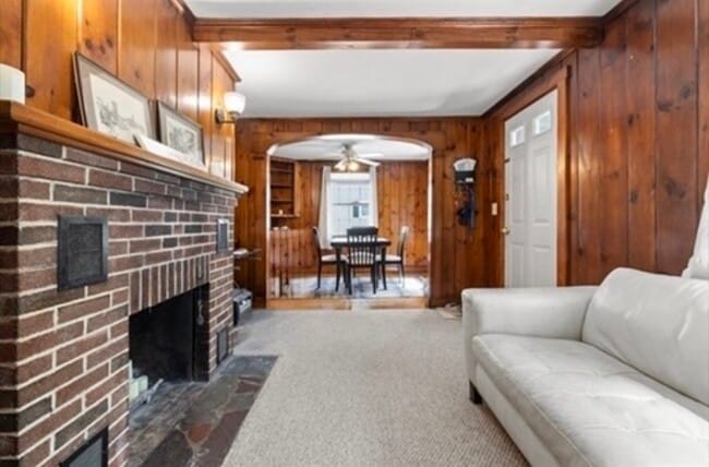 Living room - 435A Walpole St Unit 435A