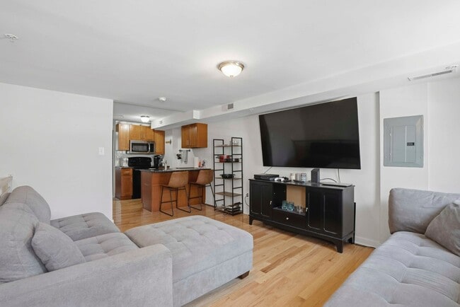 Building Photo - 520 S 4th St