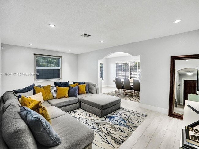 Building Photo - 217 SE 5th St