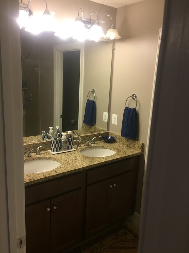 Photo - 6193 Royal Crest Ln