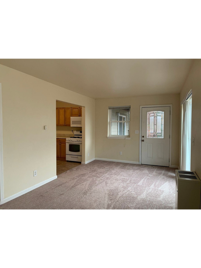 Photo - 20600 Front St