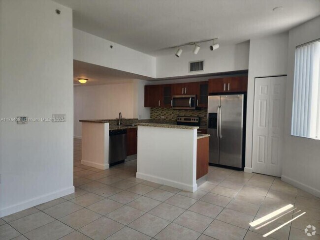 Building Photo - 3 bedroom in Hollywood FL 33020 Rental