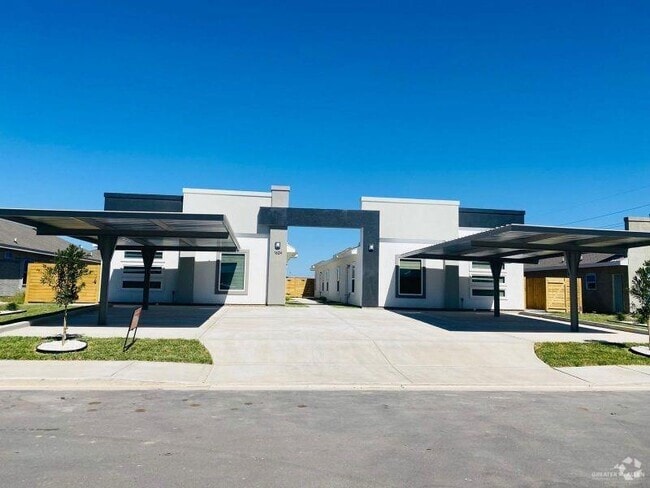 Building Photo - 1721 W Smt Dr Unit 4 Rental