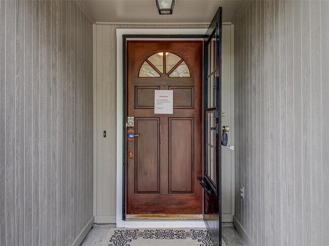 Photo - 7114 Buchanan Dr