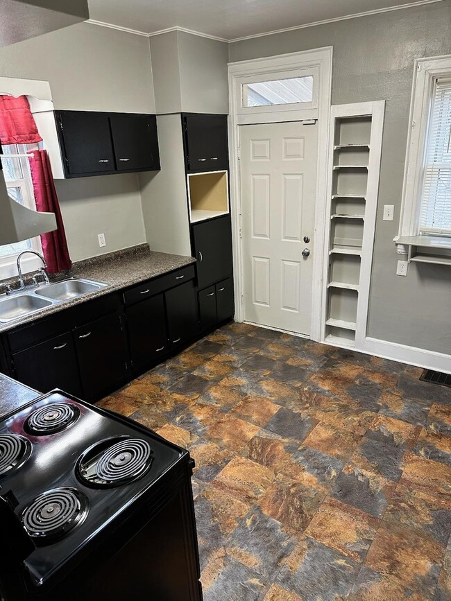 Photo - 821 Elizabeth Ave