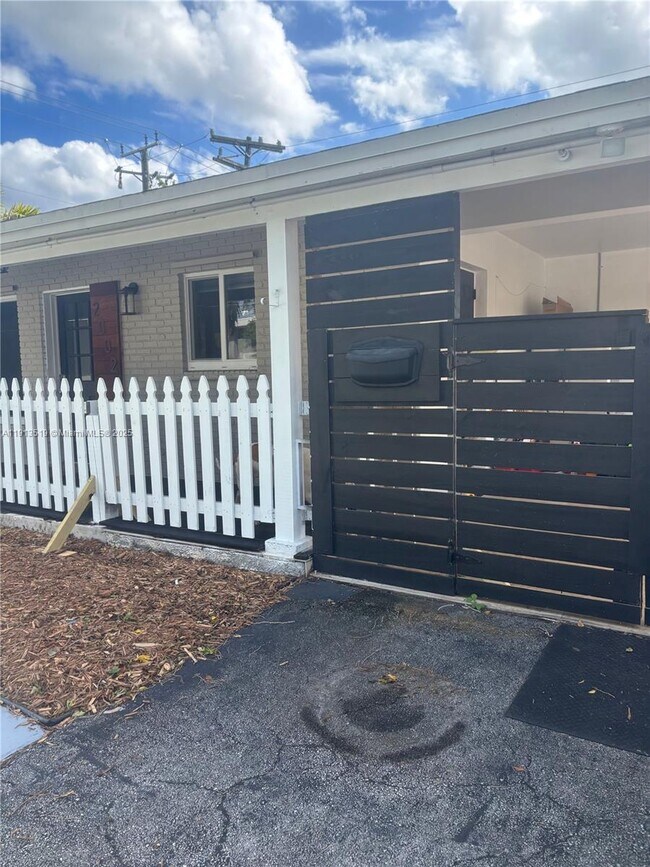 Photo - 2002 NE 43rd St