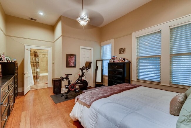 Building Photo - Charming 2BR/2 Bath cottage style in Alamo...