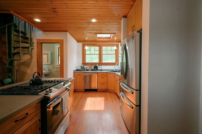 Photo - Winter Rental: Tidebend – Exceptional 6-Be...