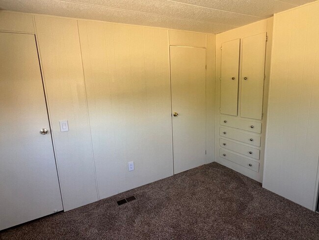 Photo - 829 W Harbeck Rd Unit #2