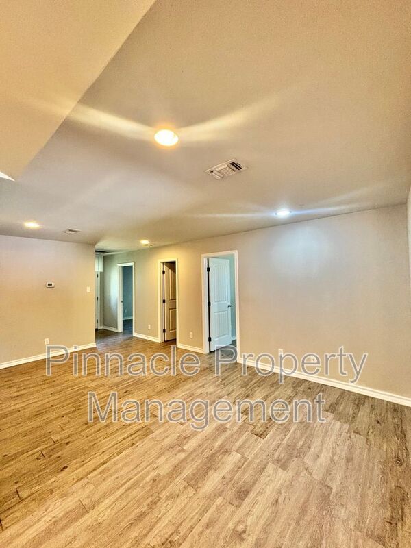 Photo - 2213 Johnson St
