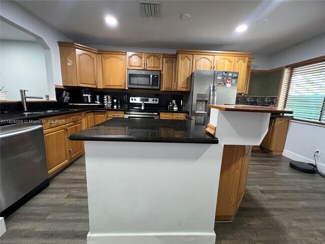 Photo - 460 Lakeview Dr