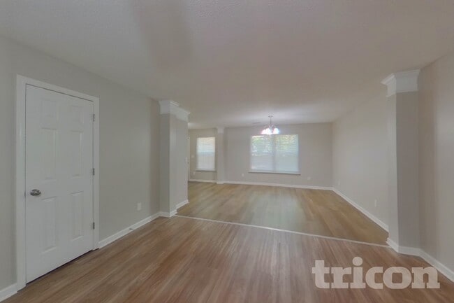 Photo - 121 Eagle Pointe Dr