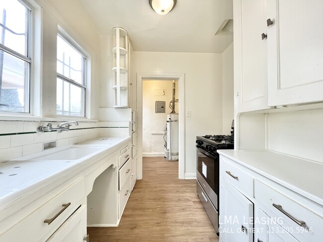 Newly Renovated & Charming Gem w/ Modern F... - Newly Renovated & Charming Gem w/ Modern F... Apartment Unit 1325