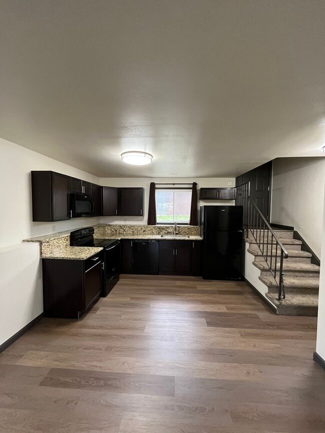 Building Photo - 545 Sandra Ln Unit #4