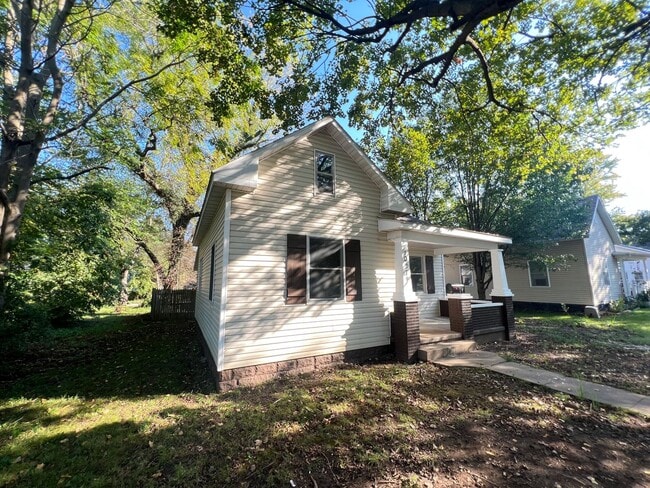 Photo - 3 Bed 1 Bath For Rent - Springfield