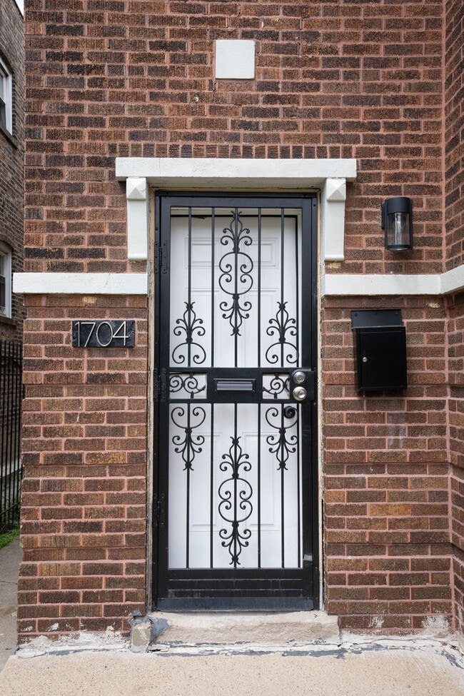 Photo - 1704 N Mayfield Ave