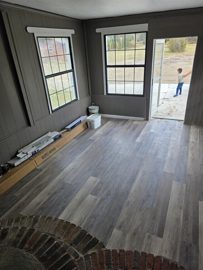 Photo - 331 Robin Ave