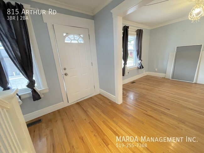 Photo - CHARMING 3 BED/1.5 BED HOME IN CENTRAL WINDSOR + UTILITIES