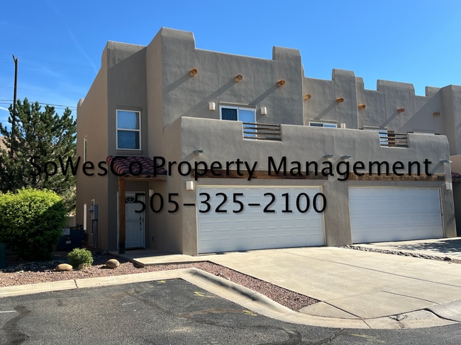Building Photo - Gorgeous Townhome in Central Farmington with Three Bedroom Plus an Office