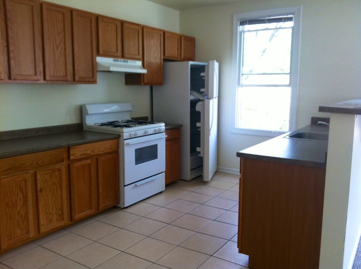 Kitchen - 537 Greenfield Ave Unit 2