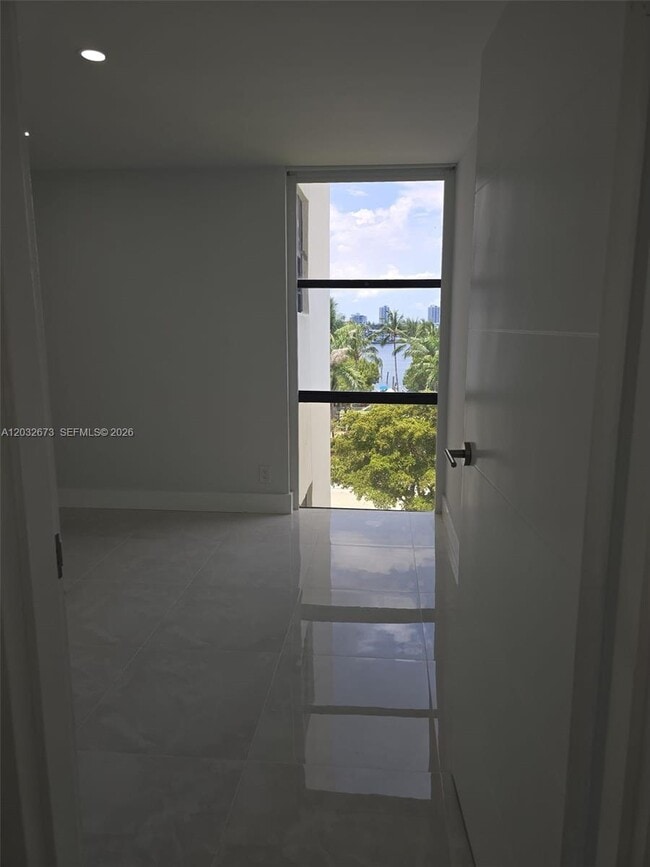 Photo - 17021 N Bay Rd Unit 601