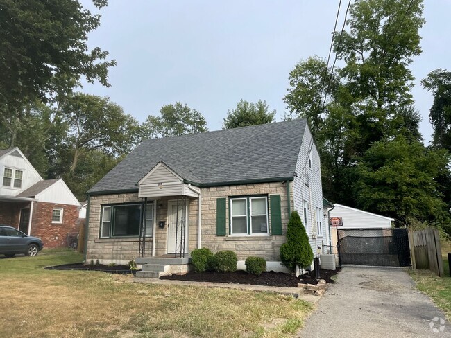 Building Photo - Beautiful 3 Bedroom 2 Bathroom Home