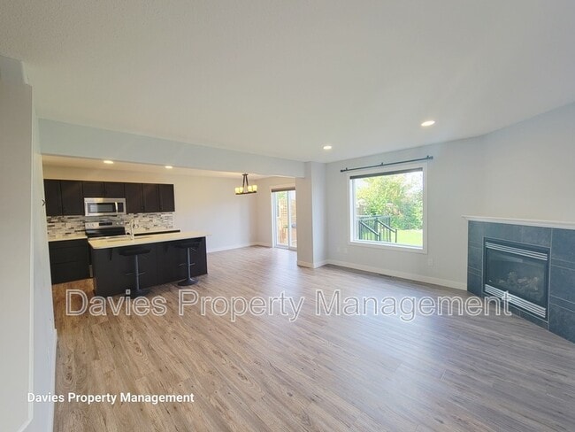 Photo - 17348-17348 8 Ave SW