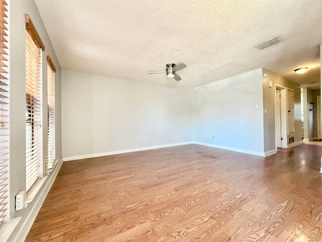 Photo - 101 W Del Mar Blvd Unit 7E