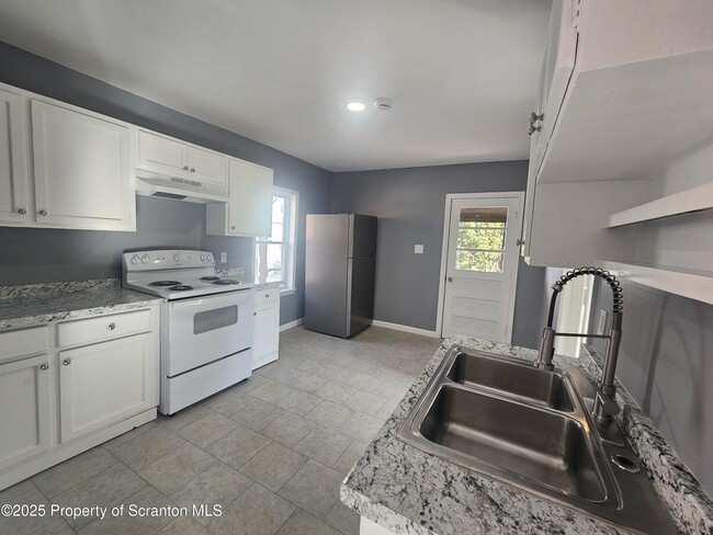 Photo - 125 N River St Apartment