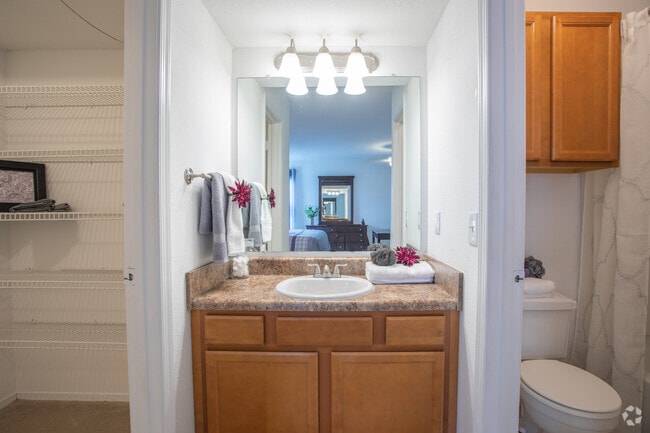 1BR,1BA,-720SF Townhome