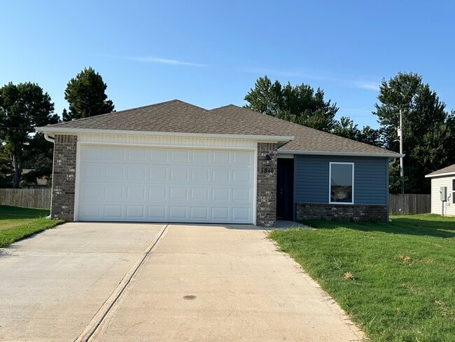 Building Photo - 1811 E Annette Dr Rental