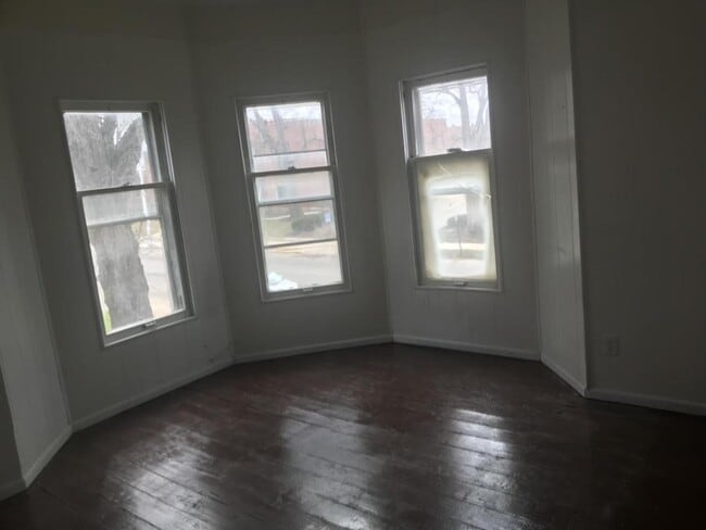 Building Photo - 614 1/2 W Stephenson St-614.5 W Stephenson Unit 614.5 W Stephenson