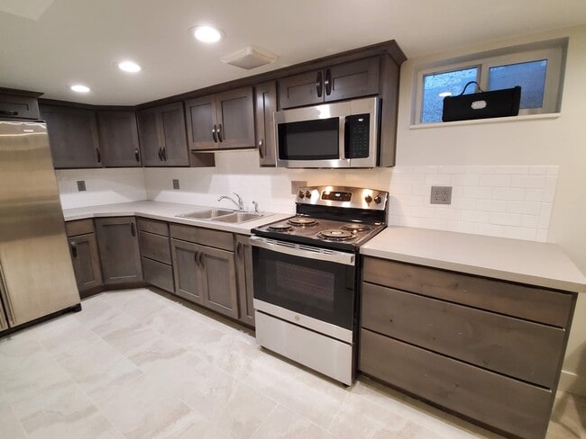 kitchen - 308 N 14th Ave Unit Downstairs