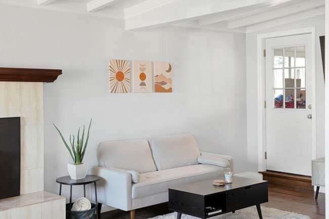 Photo - 1271 Essex St