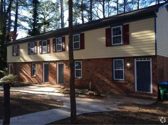 Building Photo - 2 Bedroom Townhome Style Home