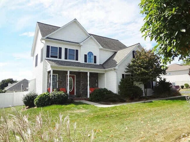 Building Photo - Single Family Home with Privacy Fence