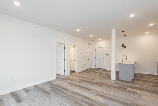 Photo - 913 S 51st St