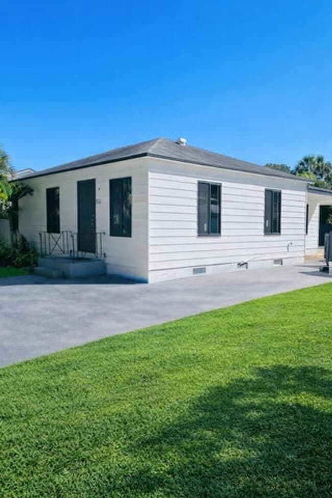 Photo - 824 Winters St