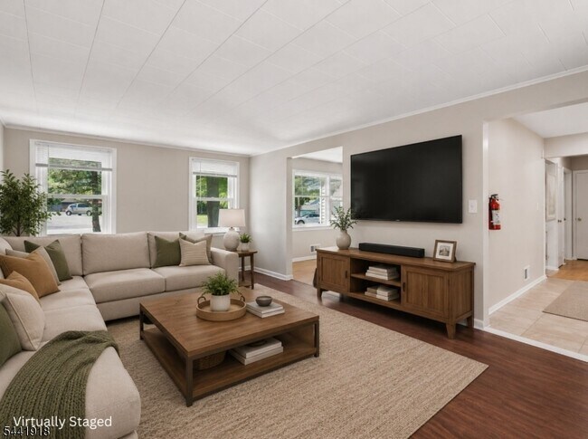 Photo - 124 Holmes Oval S