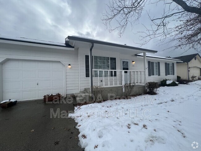 Building Photo - 228 E Ryan Dr Unit 228 Rental