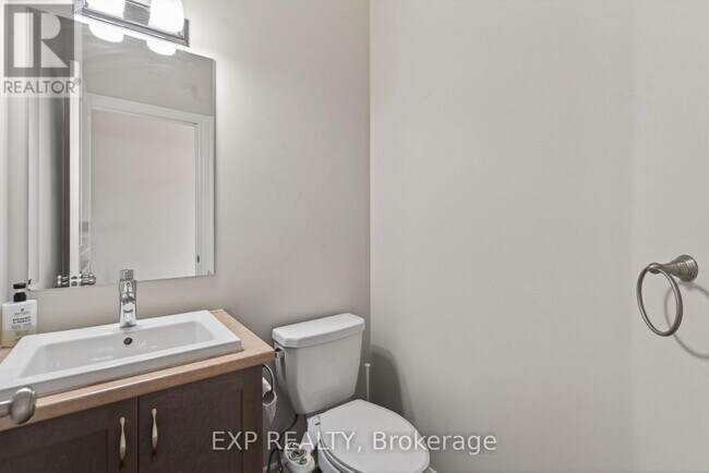 Photo - 322 Rainrock Cres