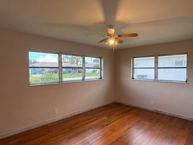 Photo - 300 NE 31st St