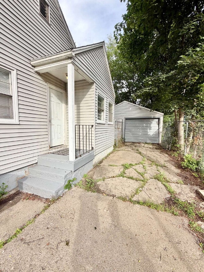 801 Hubbard Ave