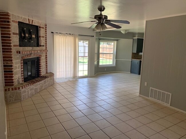 Photo - Southwest Lubbock Clean 3/2/2 with nice yard!
