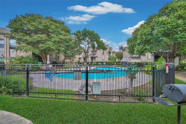 Photo - 2021 Spenwick Dr
