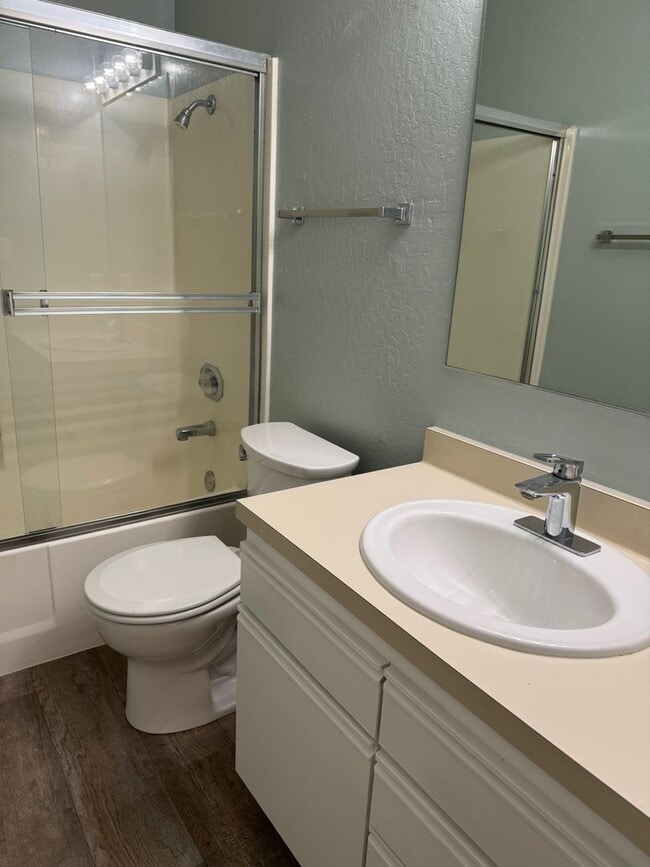 Photo - 3173 Wayside Plaza