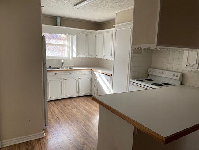 Photo - Large 3 bed/2 bath home in nice neighborhood  in Denison!