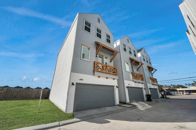 Photo - 3905 B Pinemont Dr