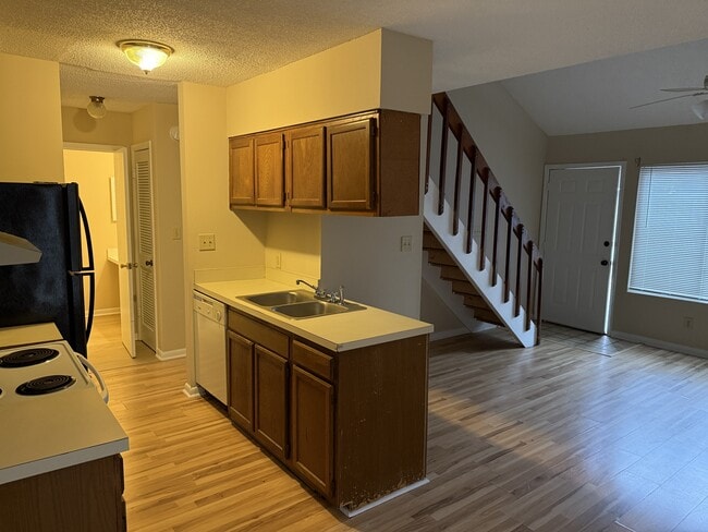 Photo - 505 63rd Ave N