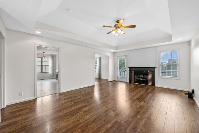 Photo - 1021 Glenhurst Way